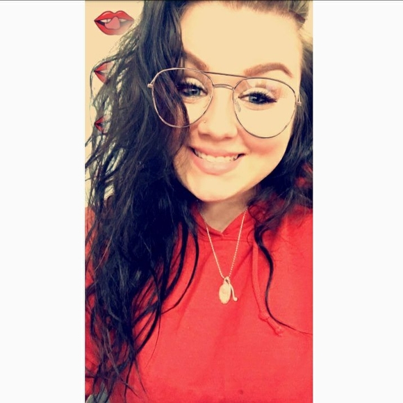 Meet your Posher, Madison - Picture 1 of 1